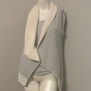 Altar’ed State Women's Gray and white Sherpa Sweater Vest. Super soft size small